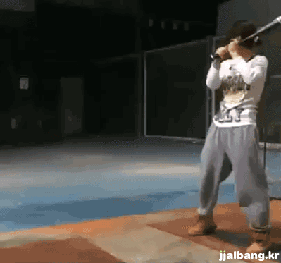 흔한 배팅녀.gif