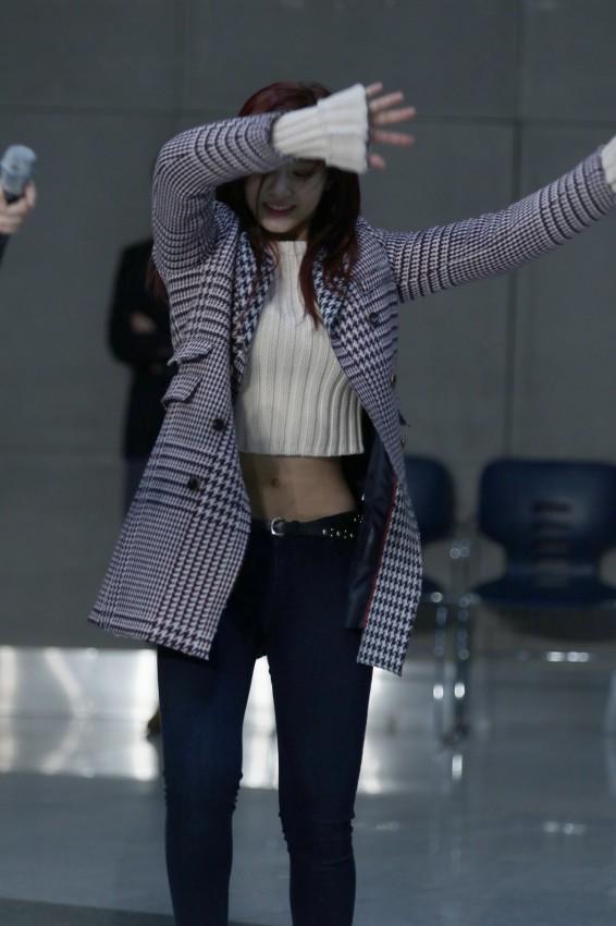 쯔위허리라인.jpg
