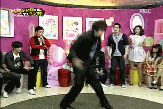c35269bee68a11e5b1190242ac110004.gif