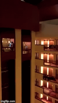 엘레베이터혼자.gif