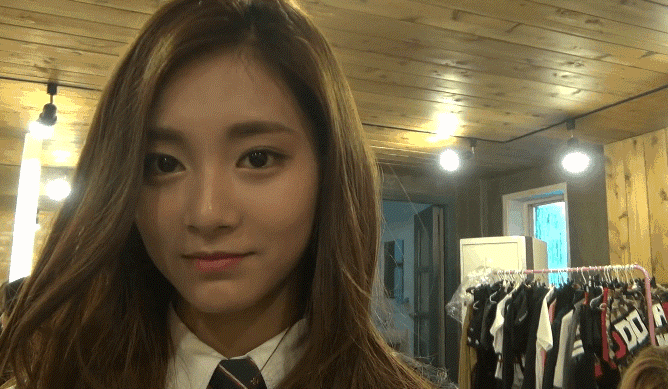c983ab8a29a8c11200f96554c9a1fdd7_bUy17cI87OqWWrOJXxb7IXMd6dIwWUus.gif