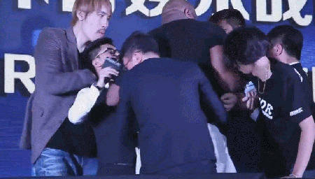 밥샵말리는최홍만.gif