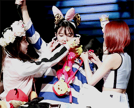 나연2.gif