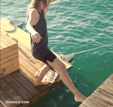 점점 더 멀어져간다~~.gif
