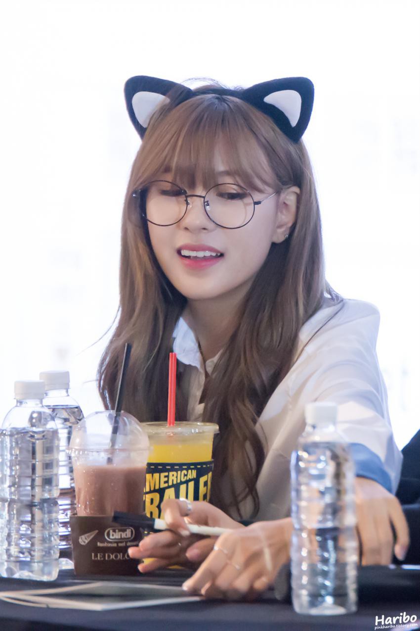 안경쓴오하영.jpg