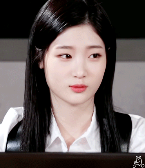 노량진 핵미모 정채연.gif