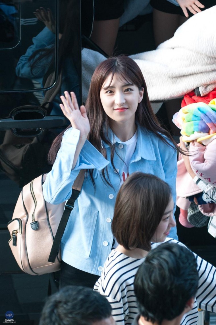 우주소녀 은서 보나.jpg