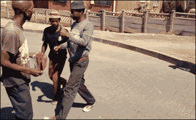 흑형들의 모자쓰는 법.gif