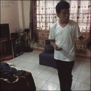 실내에서 슬리퍼 신어야 하는 이유.gif