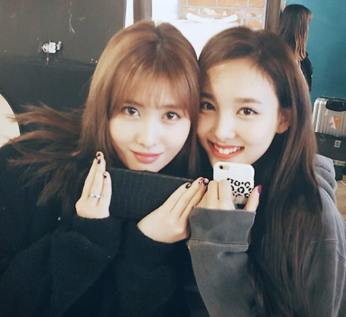 나연모모.png