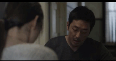 아침밥을 맛없게 먹는다.gif