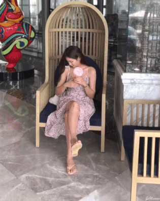 ezgif.com-resize (1).gif