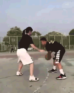 여자의 무기.gif