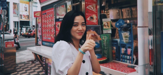 1544066810493.gif