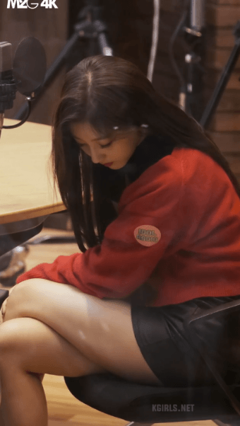 러블리즈 예인 (2).gif