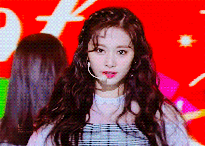 190123 가온차트 쯔위 9.gif